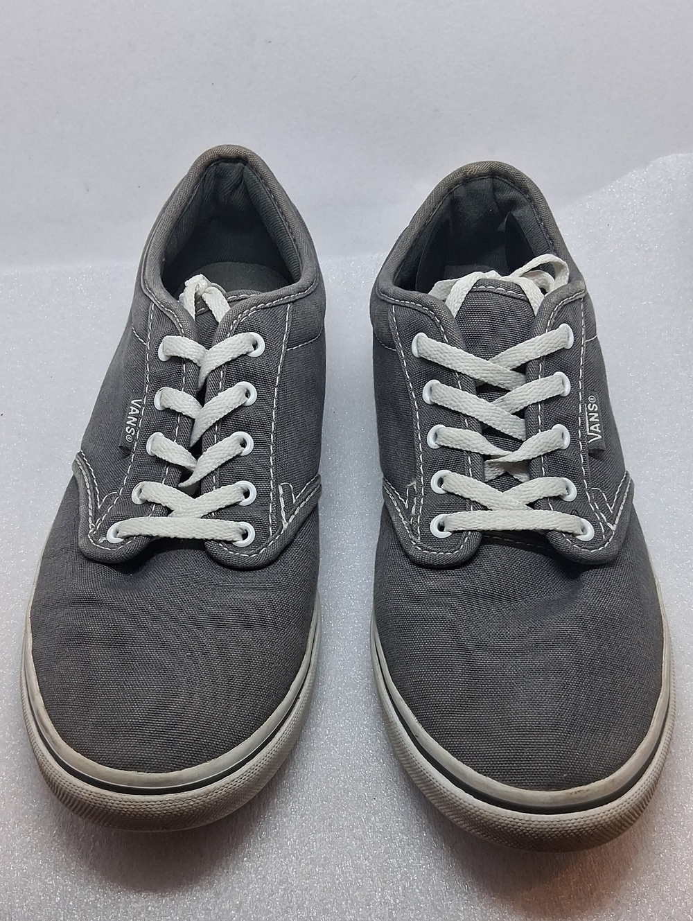 Vans Womens Low Top Gray and white Sneakers Size 8